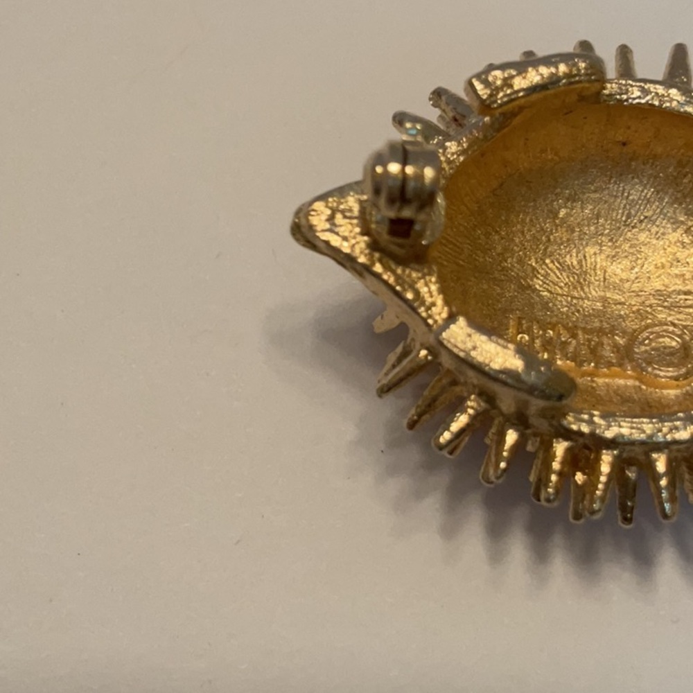 Vintage Sarah Coventry Whimsical Gold Tone Hedgehog Brooch Pin with Brown Eyes - Picture 4 of 9